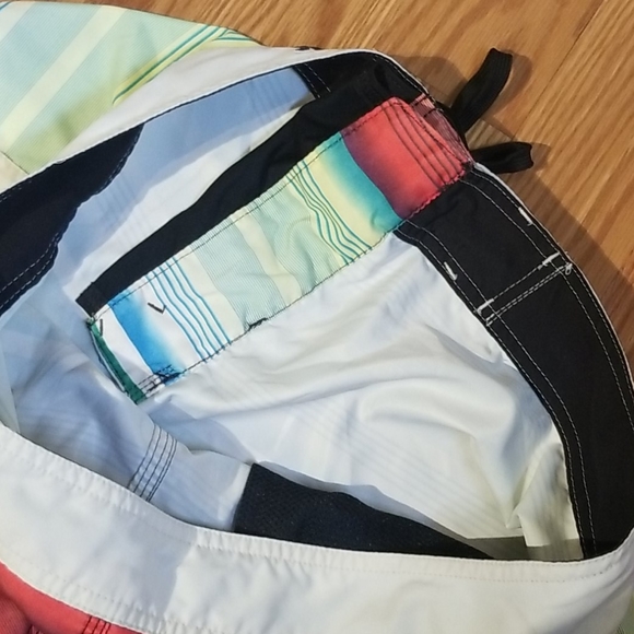 Hurley board / swim trunks 34